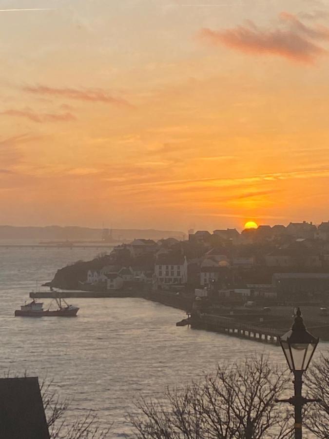 Flat 3, Murray Crescent House Bed & Breakfast Milford Haven Exterior foto